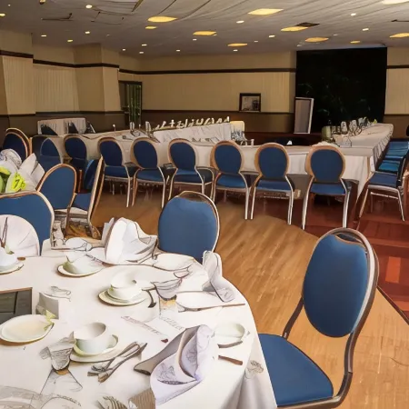 Edmonton Inn and Conference Centre Отели рядом с достопримечательностью «Арена «Роджерс Плэйс»»