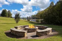 4-Bedroom 3-Bath Lakefront Home with Private Dock.  Can Sleep up to 14 People. - 4-Star