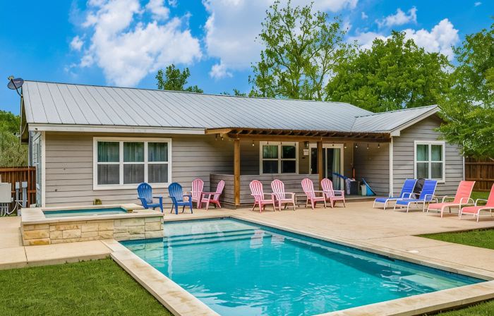 4BDRM W/Private Pool & Hot Tub - Walk to Town Square, Minutes to Wineries!