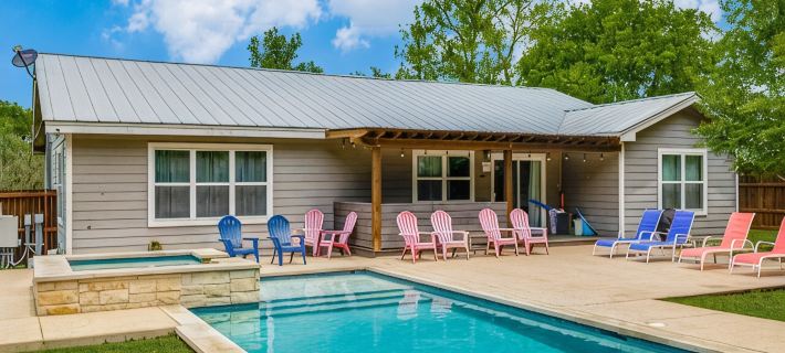 4BDRM W/Private Pool & Hot Tub - Walk to Town Square, Minutes to Wineries! Hotels in Blanco County