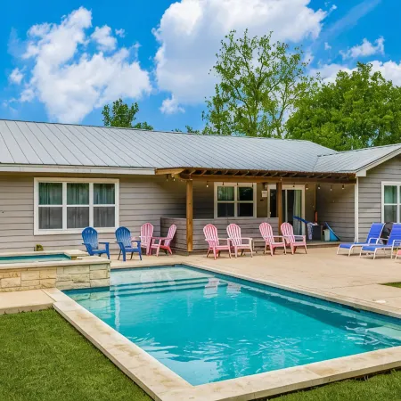 4BDRM W/Private Pool & Hot Tub - Walk to Town Square, Minutes to Wineries!
