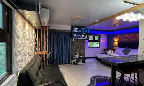 Clockworkorange Luxury Suites