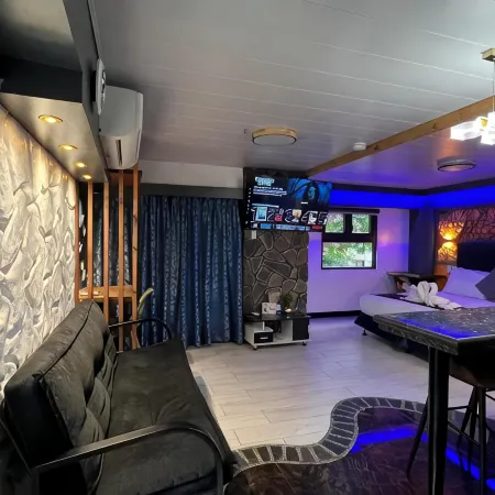 Clockworkorange Luxury Suites
