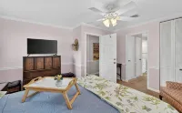 10 Min Walk to DT! Fire Pit-Pet Friendly! A True DT Retreat!