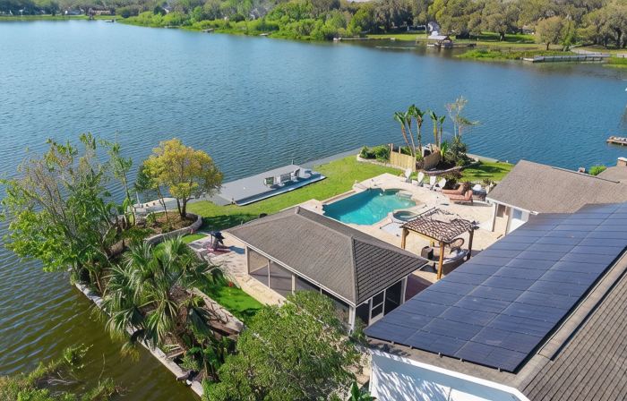 Luxury Hideaway - Lakefront - Mini Golf, Pool + More!