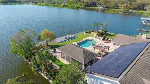 Luxury Hideaway - Lakefront - Mini Golf, Pool + More! - Wifi