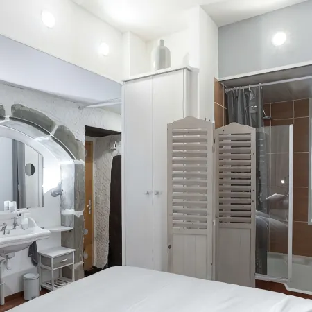 In the heart of the old town, quiet loft with pretty sunny terrace