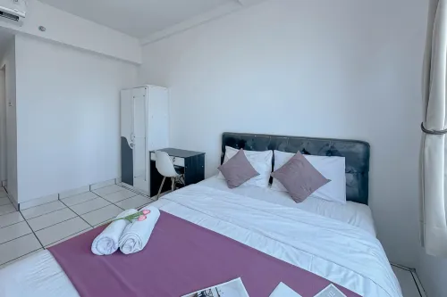Chic and Sleek Studio at The City Square Surabaya Apartment by Travelio -  Apartamentos vacacionales