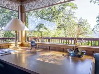 Treetop Villa, Charming cottage on 100 acres with WiFi and AC in serene Mariposa - 4-نجوم