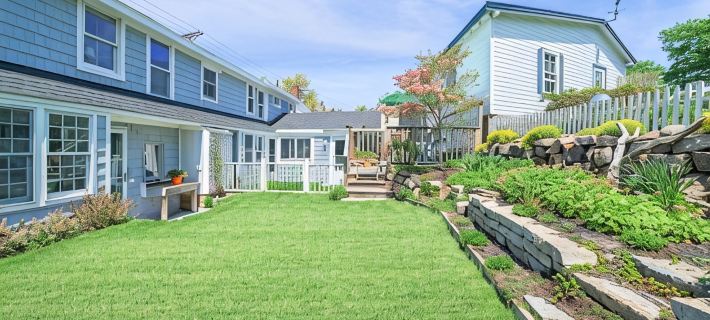 2BR/2BA Harborside Home · Fenced Backyard · Ocean View ·Walk to Rocky Neck+Beach Hotels in Gloucester