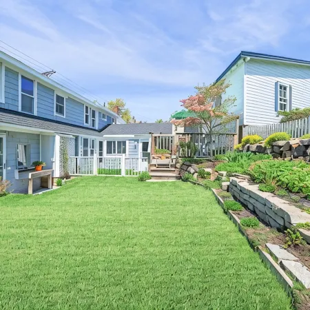 2BR/2BA Harborside Home · Fenced Backyard · Ocean View ·Walk to Rocky Neck+Beach