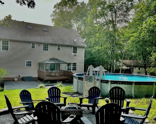 Mohawk Kudil in Poconos !Njoy Your spring with Hot Tub, Private Pool & Game Room Hoteles en Municipio de Penn Forest