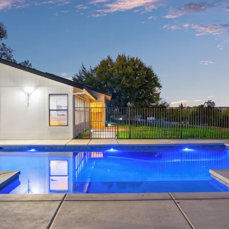 Mid Century Modern Escape 4 Br w/ Pool - 1.7 acres