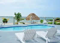 Seafront, 4 bedroom private villa, 10 guests, family vacation, activities nearby - Villas