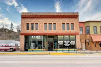 Historic & Modern! Walk to Restaurants, Moccasin Springs + Huge Suite w/ Kitchen - Apartments