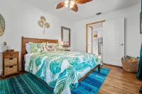 The Beachcomber - Lubbock, TX with an Island Flair! - บังกะโล