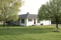 Between Geneva & Canandaigua- Large Yard, Firepit, Sleeps 13 - stanze in case private