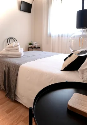 Barcelona PR Guesthouse - 2-Star