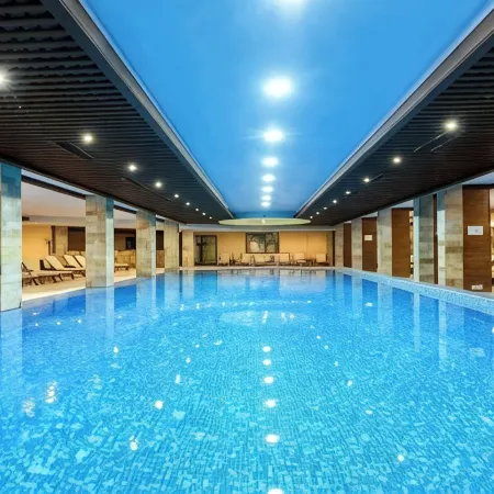 Grand Royale Apartment Complex & Spa