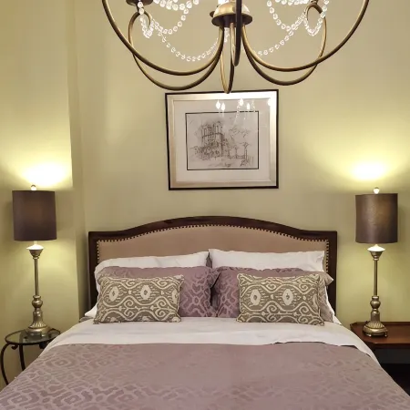 Mansions, History, and Shops at your doorstep! Walk to 40+ restaurants & pubs
