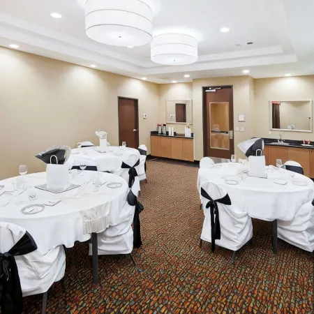 La Quinta Inn & Suites by Wyndham Tulsa - Catoosa Route 66