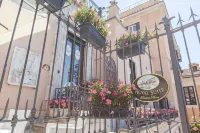 Royal Suite Trinità Dei Monti Ξενοδοχεία στην πόλη Trevi