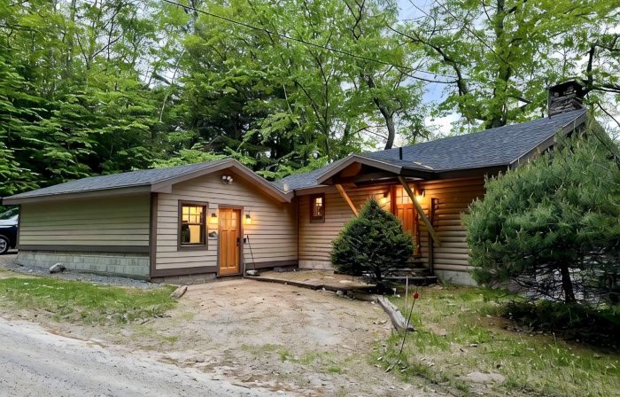 Lakefront cabin with dock, hot tub, fire pit!!