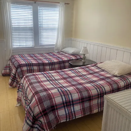 Oceanside Cottage condo next to beach 2bedroom 1bath for 4-6 people