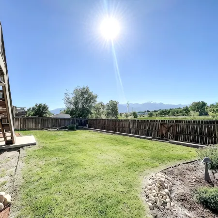 1040 Pond Side