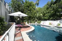 Beverly Hills Celebrity Home - Villas
