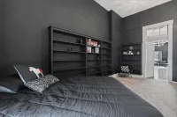 Spacious Luxury Black Downtown Apartment - Minutes from WEC! - Wifi