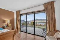 5Br Snake River View Retreat, Hot Tub, Sleeps 13, Steps to River Path. - 3-Star