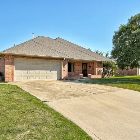 Charming 3-bedroom house with AC, WiFi in Del City