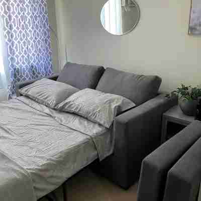 Cozy condo with AC and fitness room in lovely Dumaguete steps from the Ocean Rooms