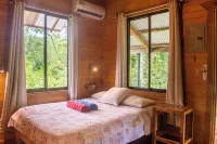 Treehouse in the Canopy close to beach - large garden with trails - Pavones wave - Wifi