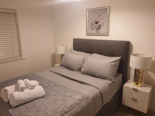 Charming & Spacious 3-Bed Family Home in Heart of Romsey - Wifi