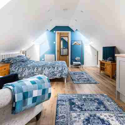 Farmhouse Loft Studio in rural location with parking Rooms