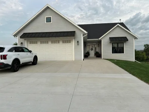 Spacious Home near 2025 EAA Airventure with indoor and outdoor entertaining! - Boutique