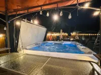 Heated Pool Hot Tub Picklebalmovietheaterpooltable Gamer Golf - جاكوزي