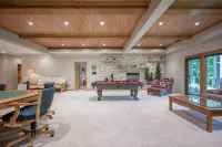 Expansive 5b6ba Countryside Home in welcoming Galena - 4つ星