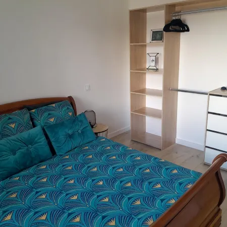 Maison Neuve, 400m de la Plage, 500m du Bourg, Location à la Semaine,