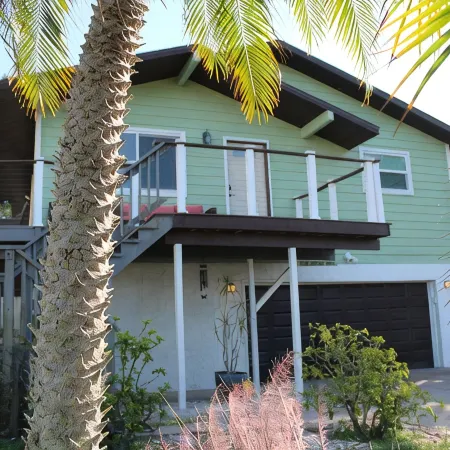 The Avocado House - 10 Foot Deep Pool Peaceful Cul-de-Sac Waterfront Village