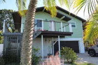 The Avocado House - 10 Foot Deep Pool Peaceful Cul-de-Sac Waterfront Village