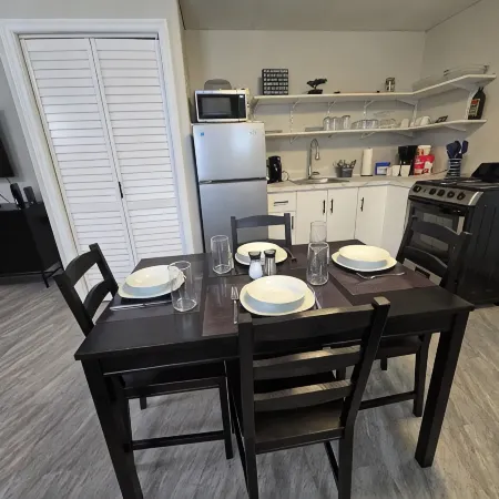Cozy home on a quiet street minutes to downtown Kingston!