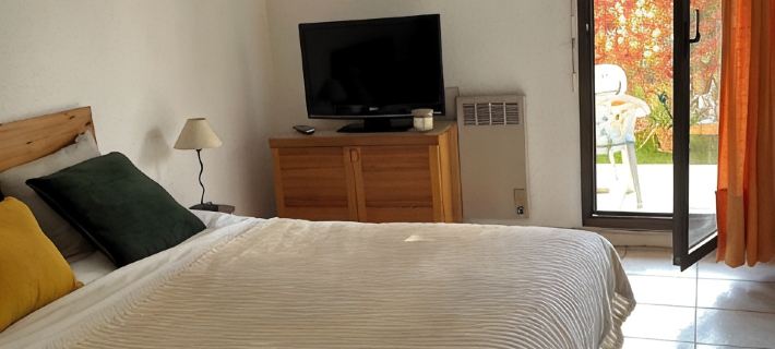 Acapoulco two-room seafront promenade Garden level Hotels in Fréjus