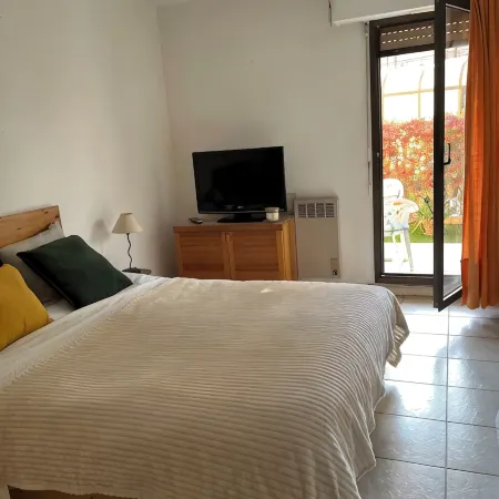 Acapoulco two-room seafront promenade Garden level