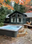 Cozy Mountain Home with Hot Tub and Wifi in Rhododendron - 4-Star