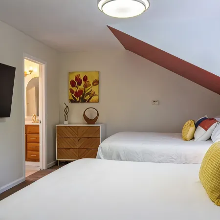 Spacious 4-bedroom house with plenty of amenities in Downtown Albany