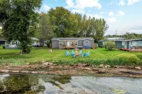 Lakefront Modern home. Gorgeous Sunsets! near Sylvan Beach - 3-Star