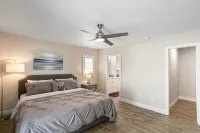 Waterfront Retreat in the Heart of Tampa. Close to Tpa, RayJay and Steinbrenner - Homestays